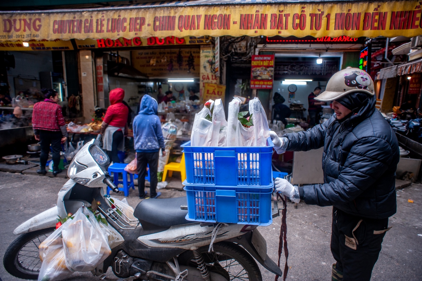 Gà ngậm hồng phố cổ ế khách ngày rằm tháng Chạp-6