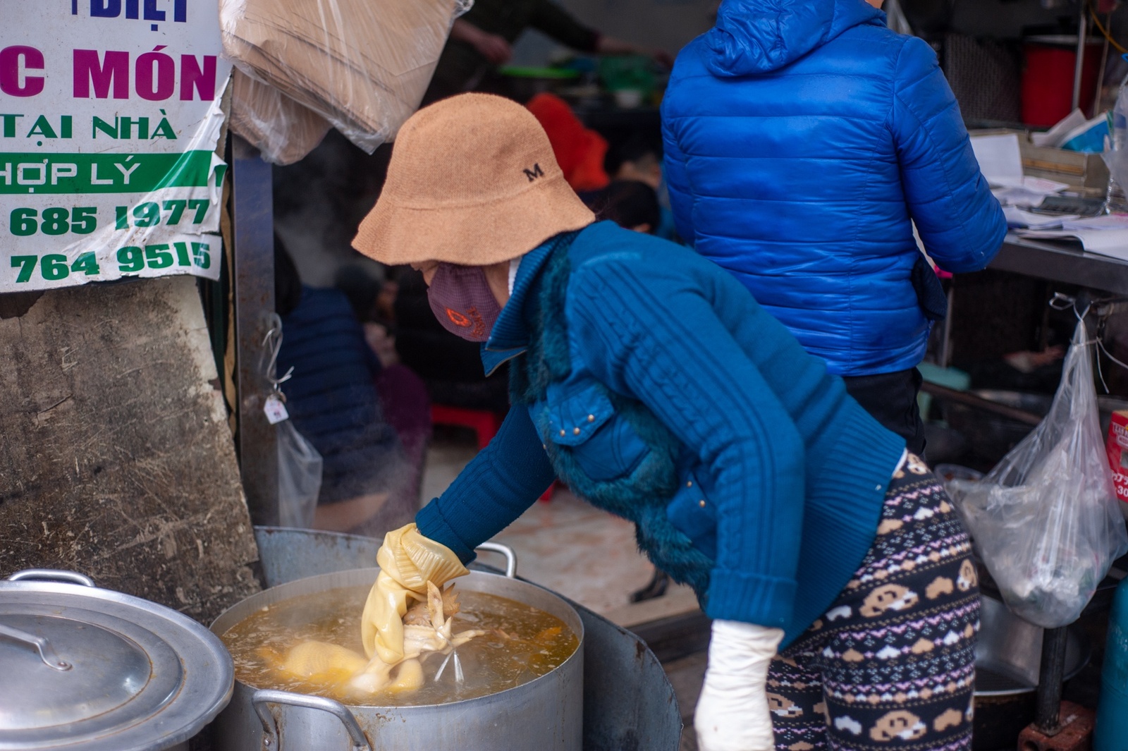 Gà ngậm hồng phố cổ ế khách ngày rằm tháng Chạp-12