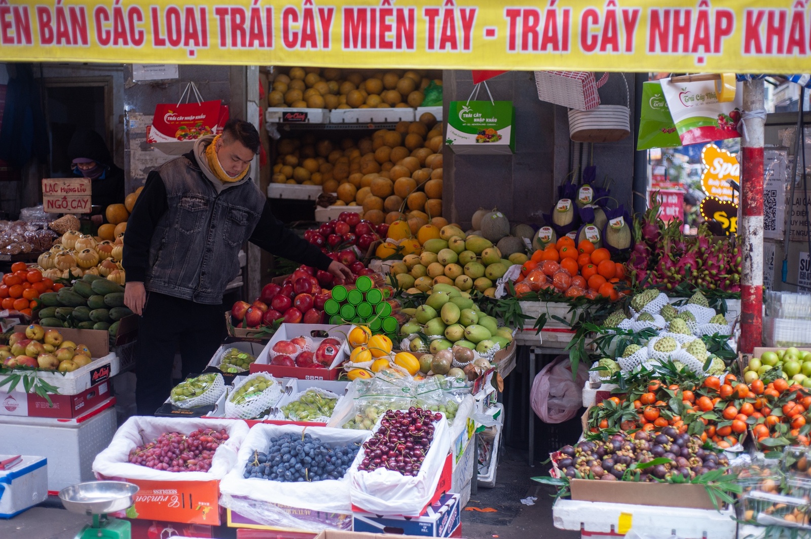 Gà ngậm hồng phố cổ ế khách ngày rằm tháng Chạp-17