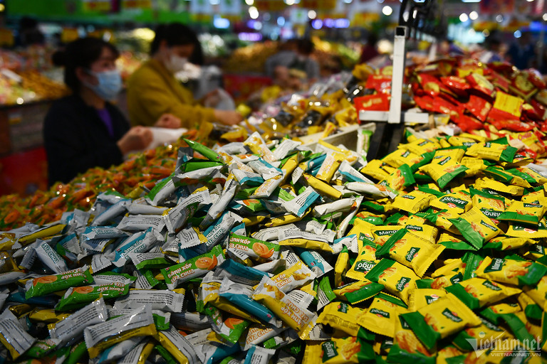 Dân ‘thắt chặt hầu bao’, siêu thị lớn cũng than ế nặng-1