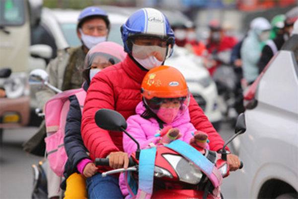 Giải cứu 3 người mắc kẹt trong ngôi nhà bị cháy ở Hà Nội-2