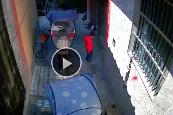 Rút khỏi showbiz, Ốc Thanh Vân chuyên tâm chăm con trai lớn, phục vụ từ uống sữa đến đánh răng-12