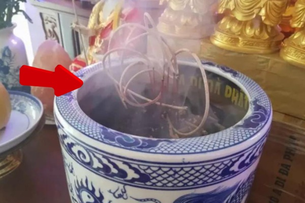 3 bước bao sái bàn thờ chuẩn phong thủy, làm đúng cả năm may mắn, tài lộc vô biên-3