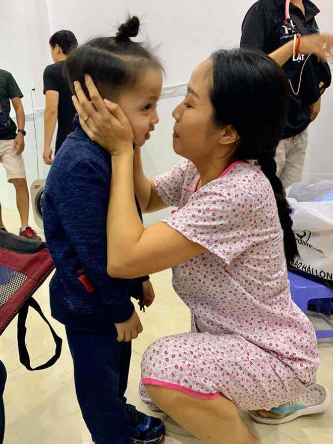 Rút khỏi showbiz, Ốc Thanh Vân chuyên tâm chăm con trai lớn, phục vụ từ uống sữa đến đánh răng-3