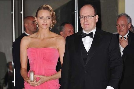 Lộ khoản chi bí mật của Hoàng tử Monaco cho người tình và con riêng