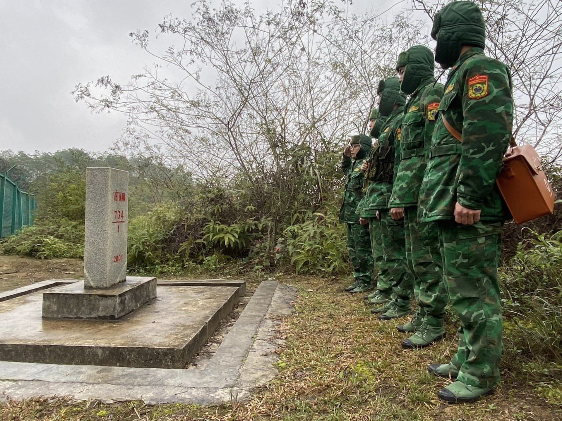 Bộ đội tuần tra biên giới giữa băng giá -2 độ C-8