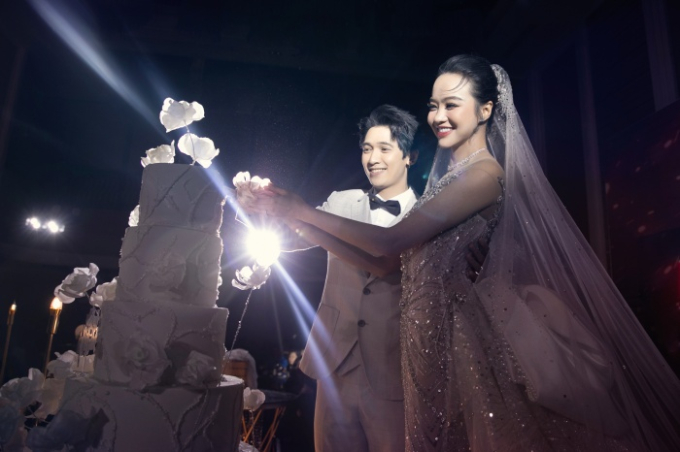 Đám cưới Tronie - Kiều Ngân tại TP.HCM: Cô dâu đeo trang sức 500 triệu đồng, Khánh Vân bắt được hoa độc lạ-6