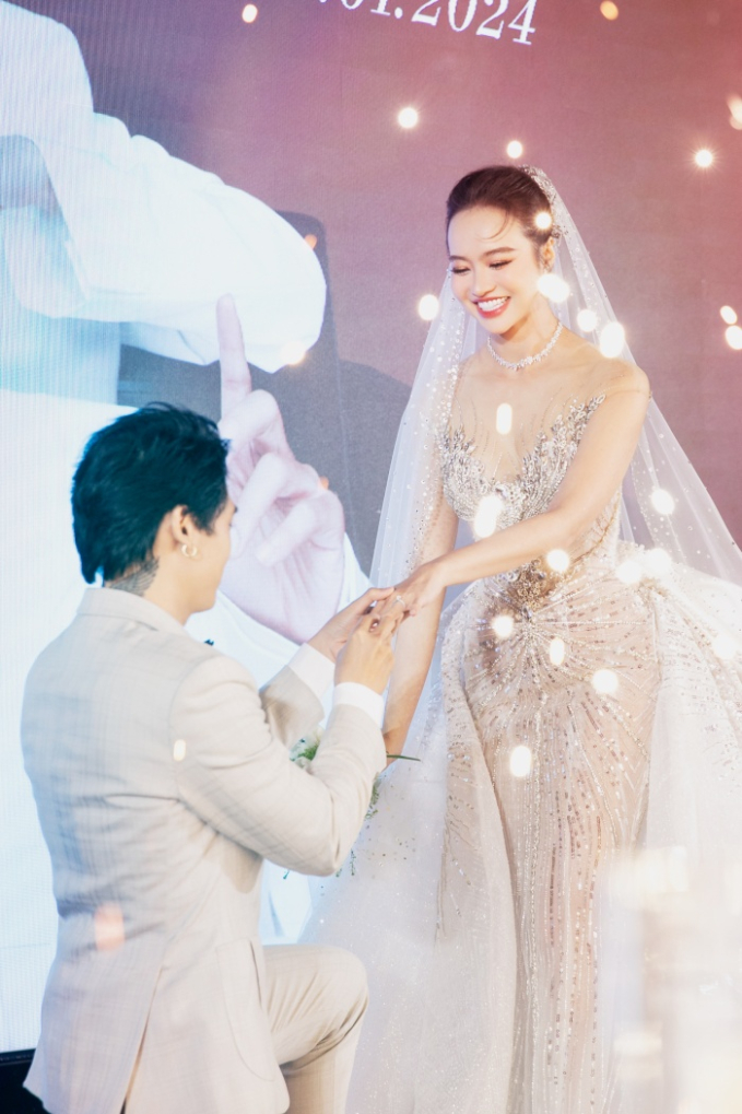 Đám cưới Tronie - Kiều Ngân tại TP.HCM: Cô dâu đeo trang sức 500 triệu đồng, Khánh Vân bắt được hoa độc lạ-5