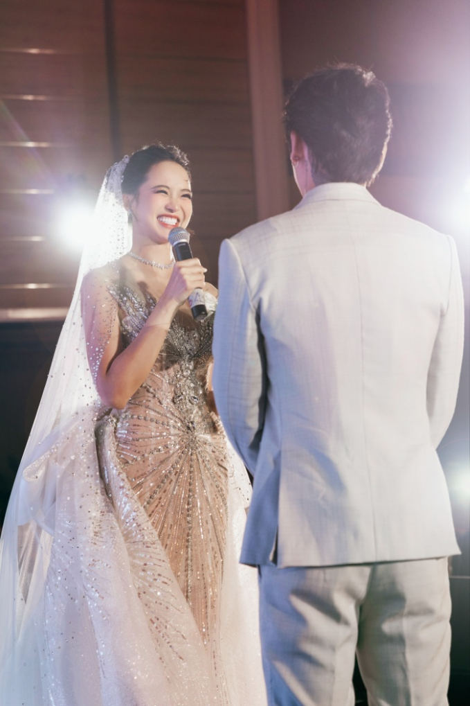 Đám cưới Tronie - Kiều Ngân tại TP.HCM: Cô dâu đeo trang sức 500 triệu đồng, Khánh Vân bắt được hoa độc lạ-8