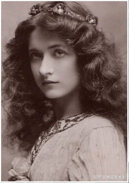 Hai bức ảnh một trời một vực khiến không ai tin là cùng một người: Khi mẹ tàn nhẫn, hậu quả thật thảm khốc-1