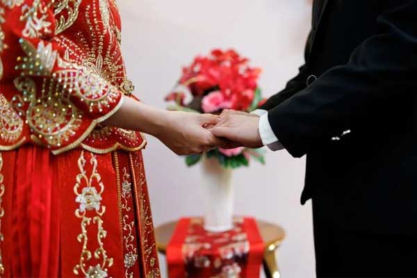 Con tự tử vì bị giáo viên lăng mạ, cha thành luật sư quyết đòi công lý-3