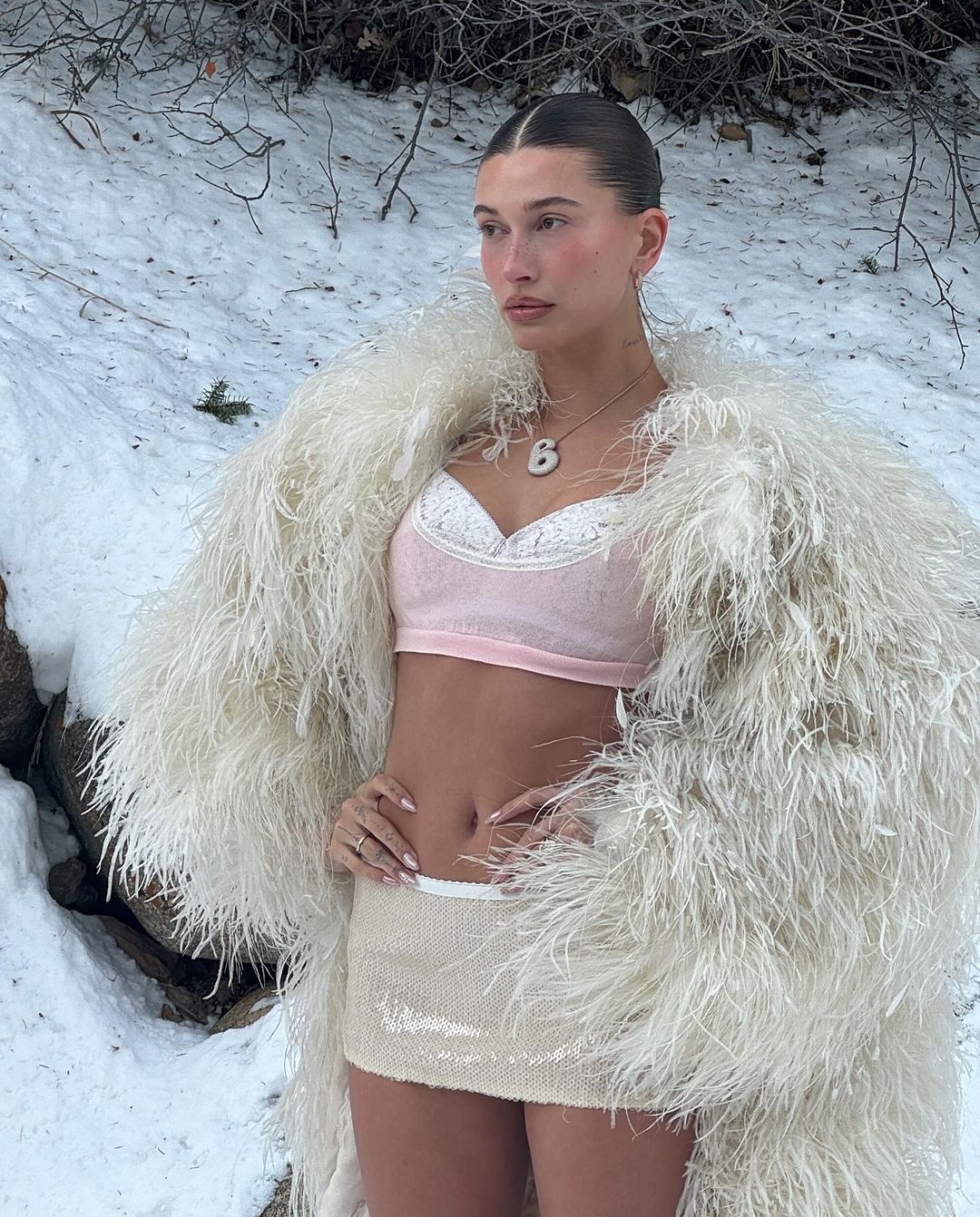 Trào lưu mặc bikini giữa trời tuyết rét buốt chưa hạ nhiệt-3