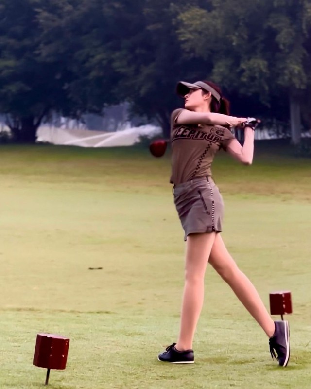 Á hậu Huyền My ở tuổi 29: Ngày càng quyến rũ, cuộc sống thế nào sau khi chuyển sang làm MC thể thao?-8