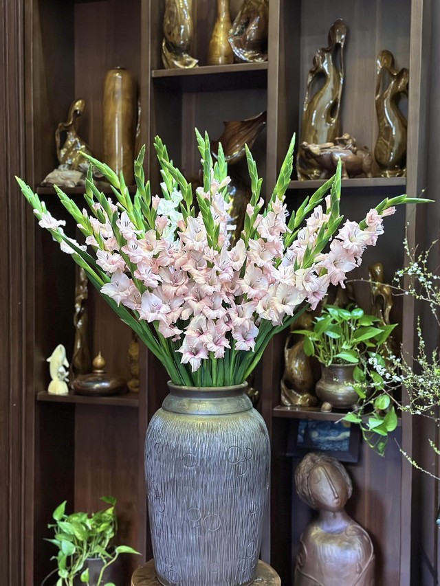 Loài hoa tượng trưng cho sự may mắn, ngày Tết nhà ai cũng có một bình để xua điềm xấu cho gia chủ-16