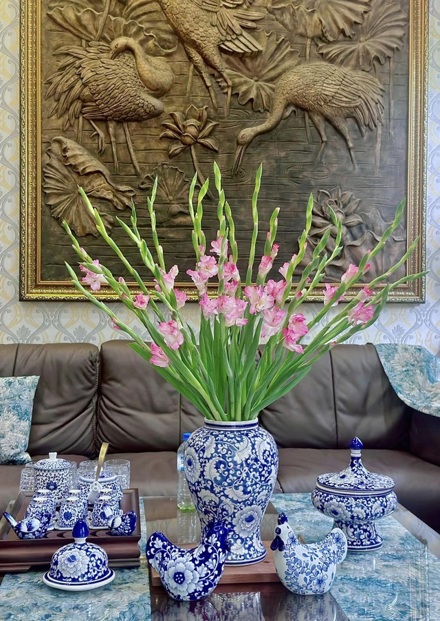 Loài hoa tượng trưng cho sự may mắn, ngày Tết nhà ai cũng có một bình để xua điềm xấu cho gia chủ-13