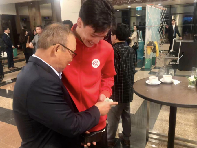 Ông Park Hang-seo không muốn nói chuyện lâu với học trò cũ chỉ vì: Mấy đứa bắt đầu xin tiền của tôi nhiều hơn rồi-2