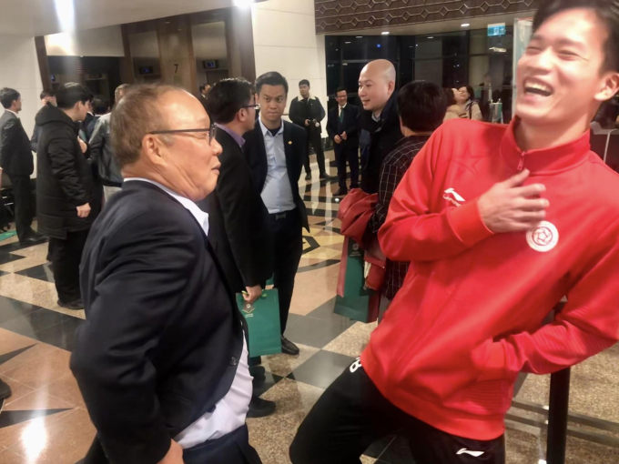 Ông Park Hang-seo không muốn nói chuyện lâu với học trò cũ chỉ vì: Mấy đứa bắt đầu xin tiền của tôi nhiều hơn rồi-3