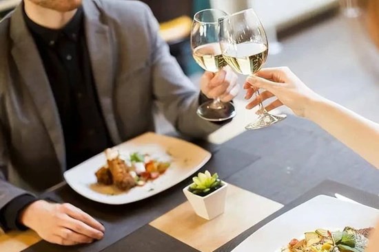 Đại học Harvard mất 80 năm khám phá bí quyết sống lâu liên quan đến 3 việc cần làm được