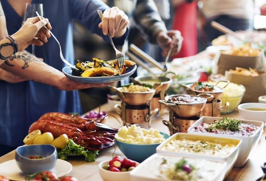 Ăn buffet mang về 10kg hải sản: Tranh cãi phạt tiền, công khai ảnh khách-4