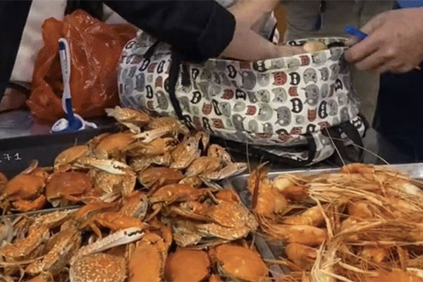 Từ vụ lấy hải sản ở quán buffet: Đưa hình ảnh khách lên mạng coi chừng phạm luật-2