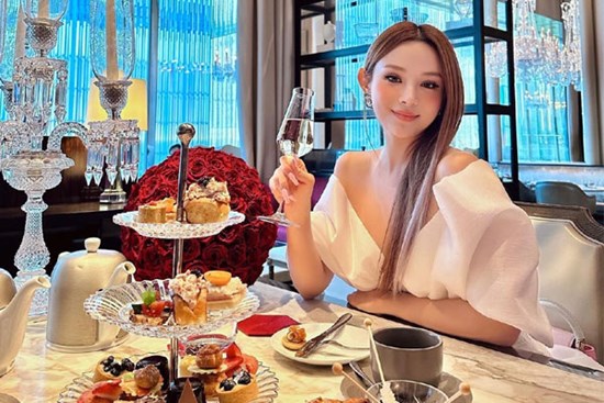 Cuộc sống 'phú bà' của Huyền Baby