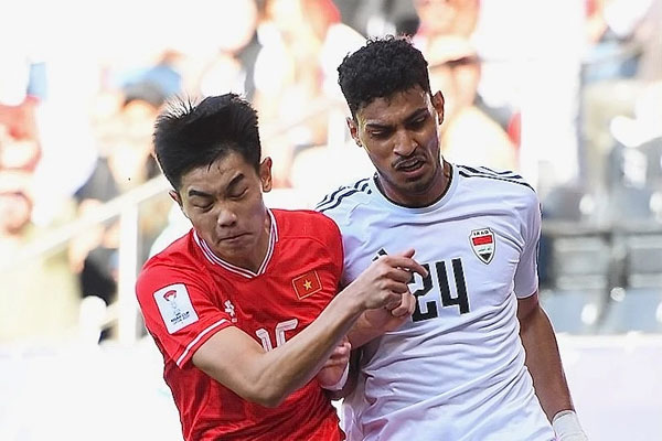 Vì sao VFF không sa thải HLV Troussier?-3