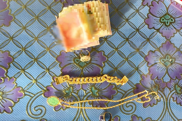 Sự thật việc người phụ nữ báo tin mất nhiều vàng-2