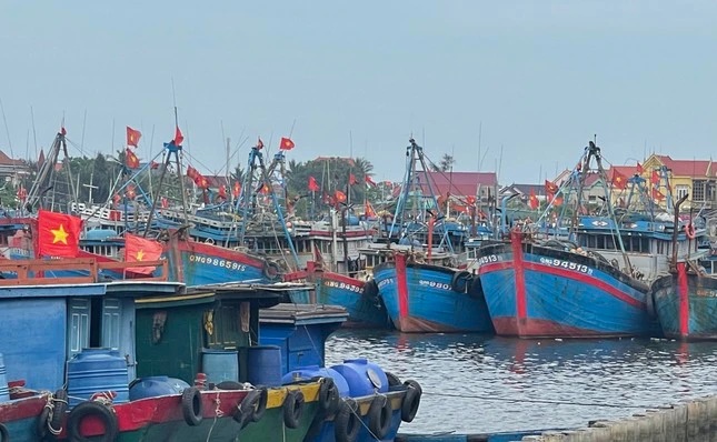 Quảng Bình: Hai tàu cá bị chìm trên biển, ba người mất tích-1