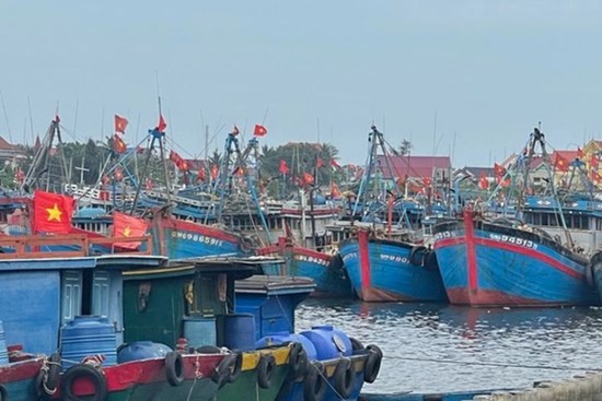 Quảng Bình: Hai tàu cá bị chìm trên biển, ba người mất tích