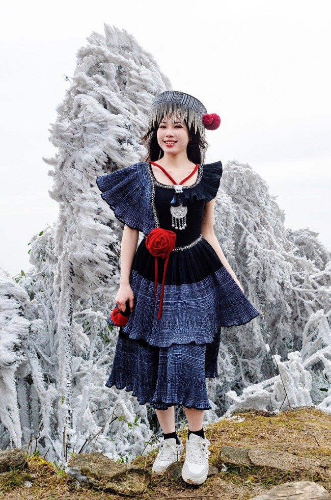 Giới trẻ vượt hàng trăm kilomet, mặc 5 lớp áo đi săn băng tuyết ở Mẫu Sơn-6