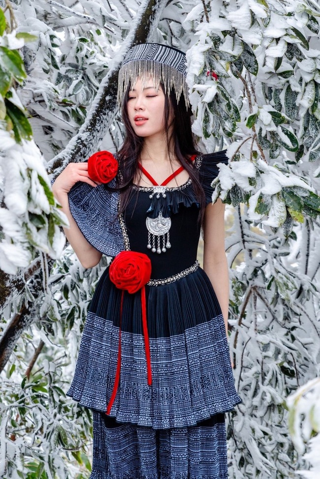 Giới trẻ vượt hàng trăm kilomet, mặc 5 lớp áo đi săn băng tuyết ở Mẫu Sơn-8