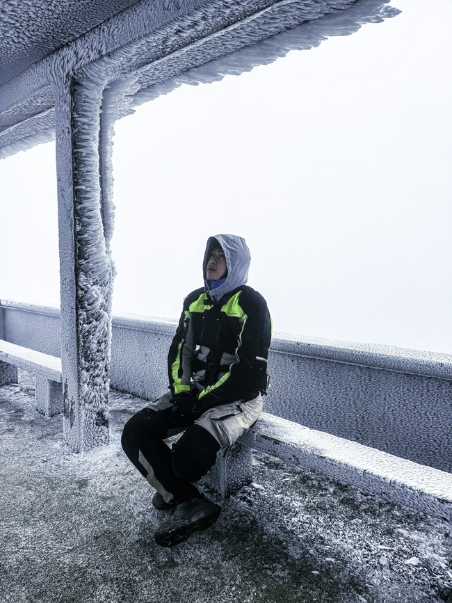 Giới trẻ vượt hàng trăm kilomet, mặc 5 lớp áo đi săn băng tuyết ở Mẫu Sơn-11