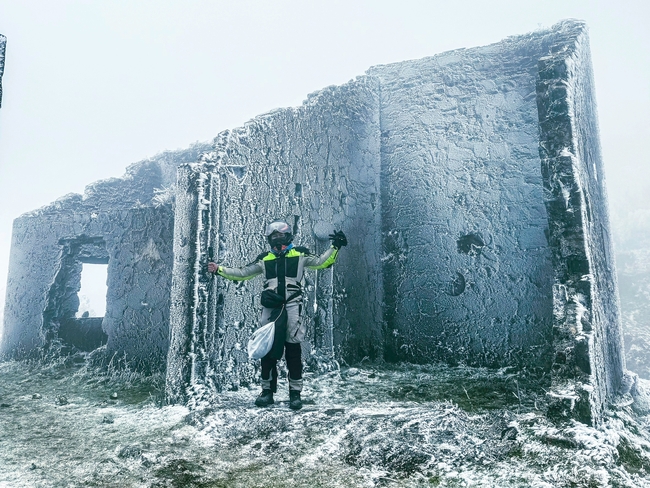 Giới trẻ vượt hàng trăm kilomet, mặc 5 lớp áo đi săn băng tuyết ở Mẫu Sơn-13