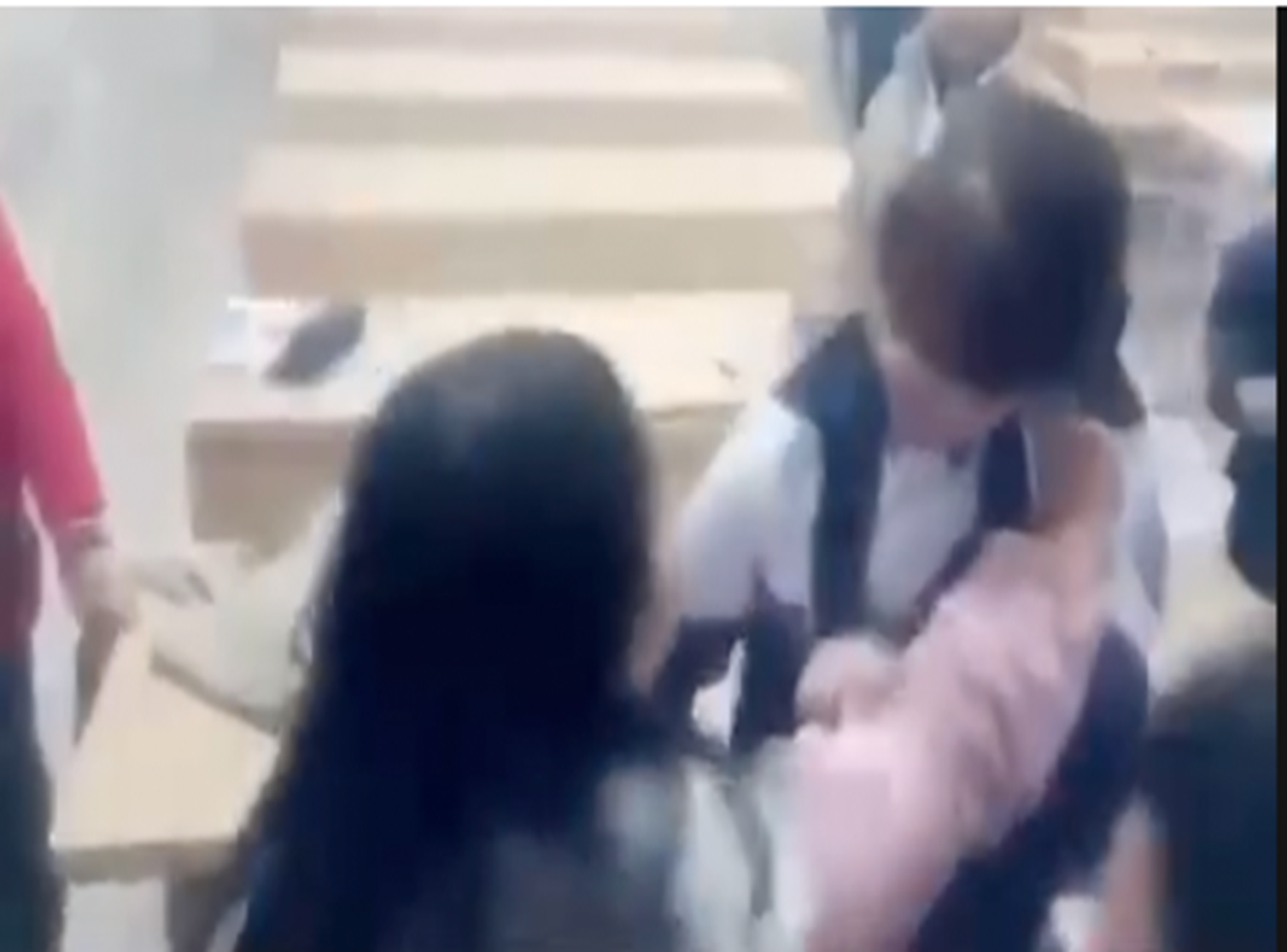 Vụ nữ sinh lớp 6 bị bạn bạo hành dùng dao rạch lên mặt: Người mẹ xót xa trước sự hoảng loạn của con gái-2