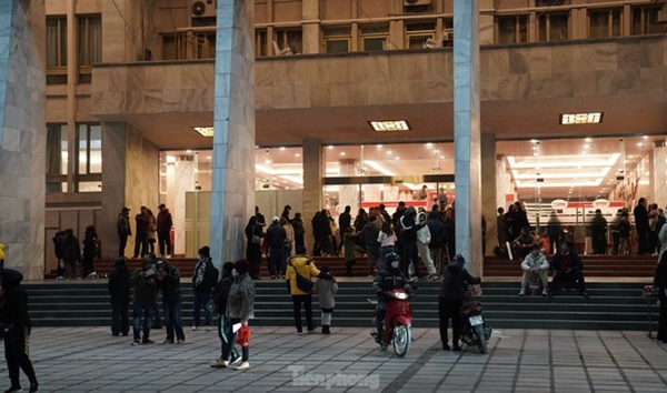 Ngày ghi hình Táo Quân đầu tiên: Phe vé đông nghịt, khán giả náo nức-1