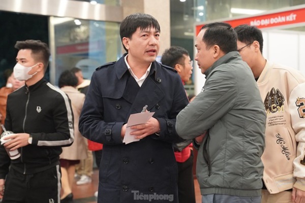 Ngày ghi hình Táo Quân đầu tiên: Phe vé đông nghịt, khán giả náo nức-6