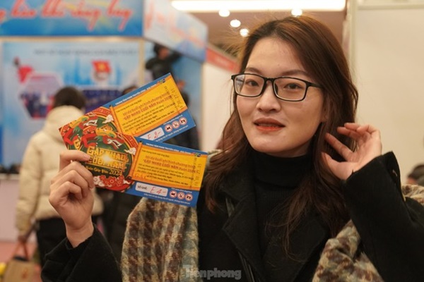 Ngày ghi hình Táo Quân đầu tiên: Phe vé đông nghịt, khán giả náo nức-7