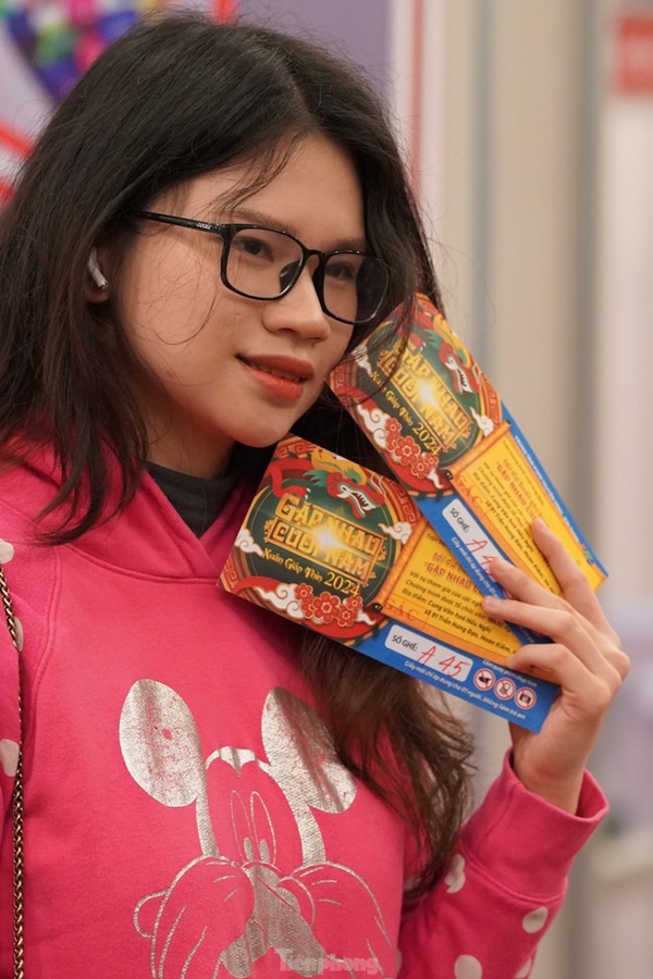 Ngày ghi hình Táo Quân đầu tiên: Phe vé đông nghịt, khán giả náo nức-9