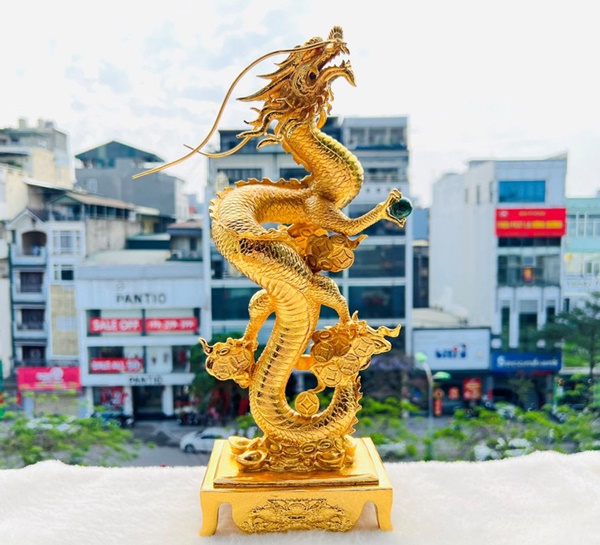 Tượng rồng, hoa lan dát vàng giá hàng chục triệu săn khách dịp Tết-2