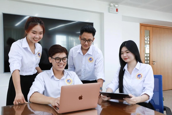 Nhiều trường đại học ở TPHCM yêu có điều kiện với điểm học bạ-1