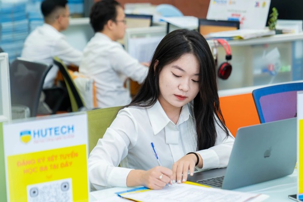 Nhiều trường đại học ở TPHCM yêu có điều kiện với điểm học bạ-3
