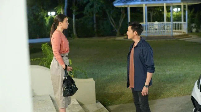 Nửa đêm nghe tiếng chuông cửa, tôi bàng hoàng khi thấy chồng cũ mặt còn dính máu đứng trước nhà-1