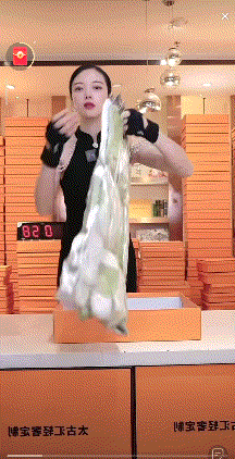 Sự thật đằng sau Chiến thần livestream 3 giây” bán vài triệu sản phẩm, kiếm 350 tỷ trong 1 tuần: Cái giá phải trả cũng không hề rẻ!-2