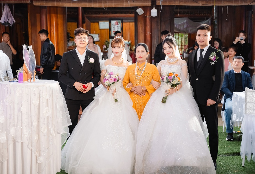 Hai anh em ruột ở Phú Thọ căn giờ đón dâu, cưới cùng một ngày-1