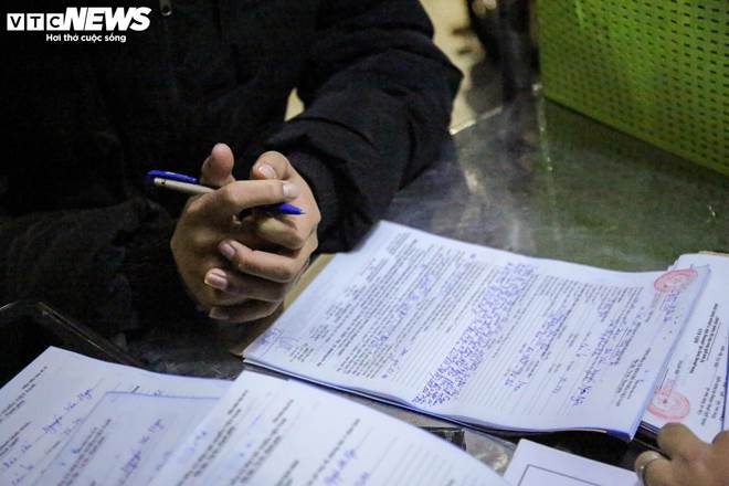 Nhiều thanh thiếu niên ngã sõng soài khi quay xe bỏ chạy né chốt 141-9