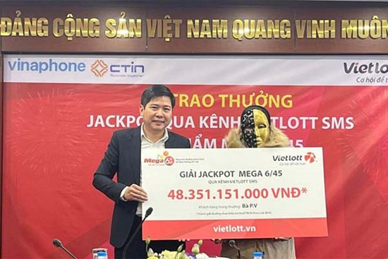 Doanh nhân trúng Vietlott hơn 48 tỷ 'không đọc tin, nghĩ chỉ là giải nhỏ'
