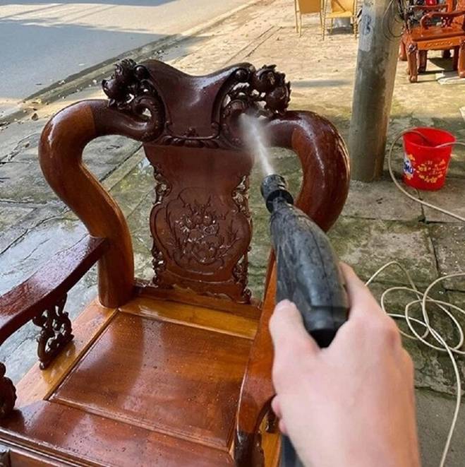 Dân mạng đua nhau khoe tuyệt chiêu làm sạch bàn ghế gỗ chạm trổ đón Tết-3
