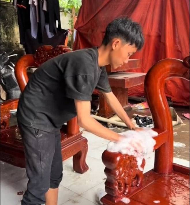 Dân mạng đua nhau khoe tuyệt chiêu làm sạch bàn ghế gỗ chạm trổ đón Tết-6