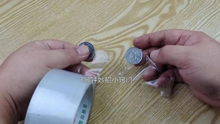 Mẹo cắt băng dính bằng hai ngón tay-2