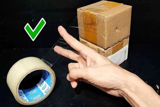 Mẹo cắt băng dính bằng hai ngón tay